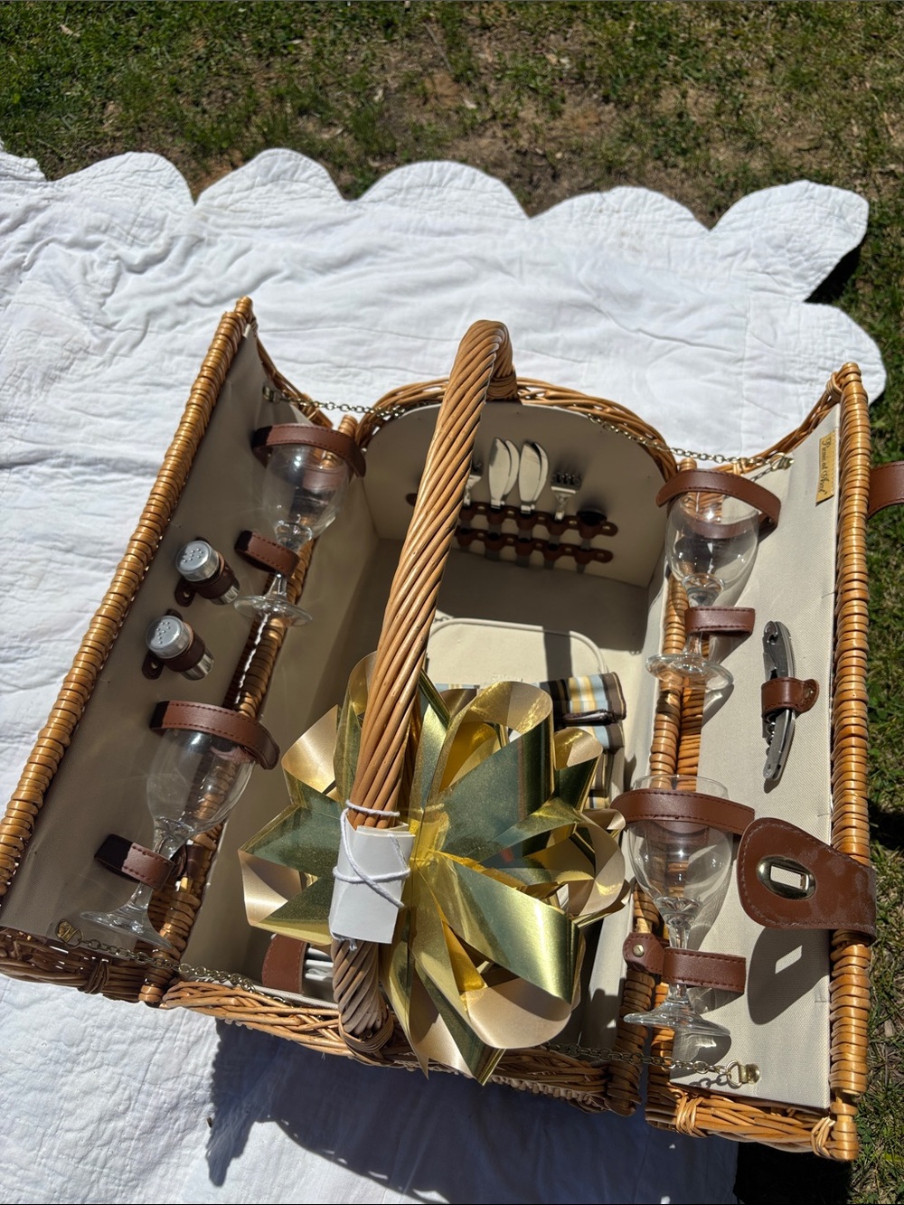 Wicker Picnic Basket Dinnerware Set with Cream Interior and Brown Accents